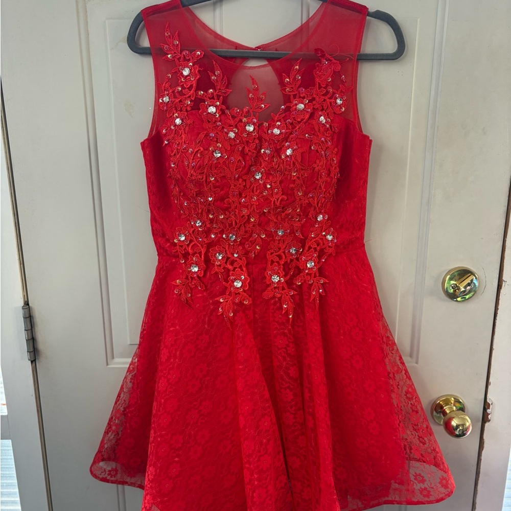 Elegant Red Floral Grade 8 Grad Dress